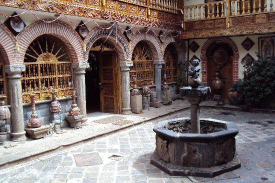 cusco courtyard.jpg